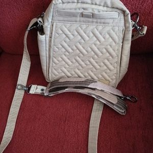 Lug flapper bag